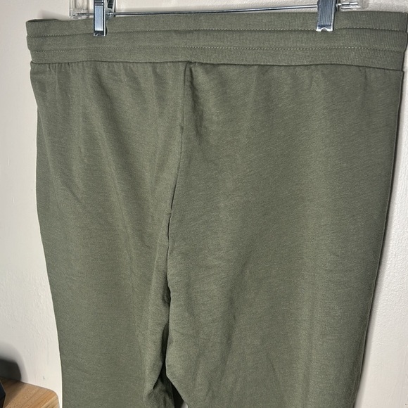 NWT TORRID Olive Green Cozy Fleece Flare Sweat Pants Size 0/Large - Picture 9 of 11